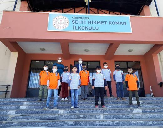 Başakşehir'den Ağrılı öğrencilere forma hediyesi