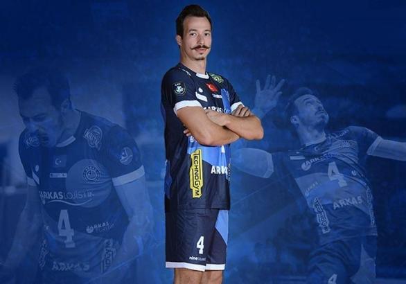 Arkas Spor'da smaçör Burak Baturalp Güngör ile yollar ayrıldı