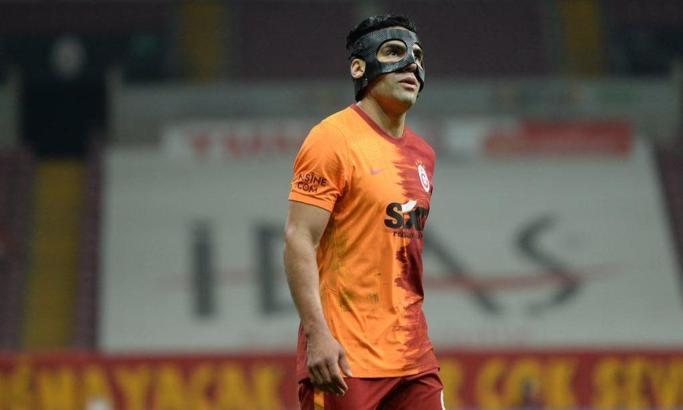 Galatasaray'da Radamel Falcao maskeyle döndü
