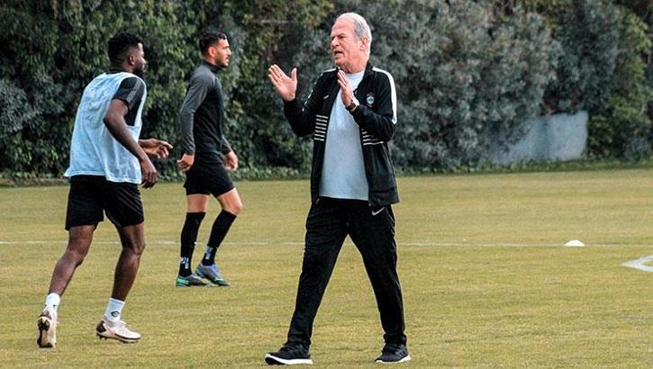Mustafa Denizli, Altay'da ilk antrenmanına çıktı