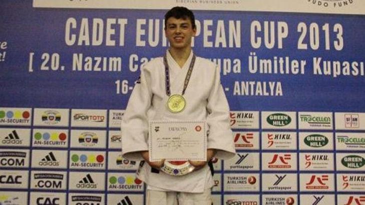 Judoda Karaca'dan altın