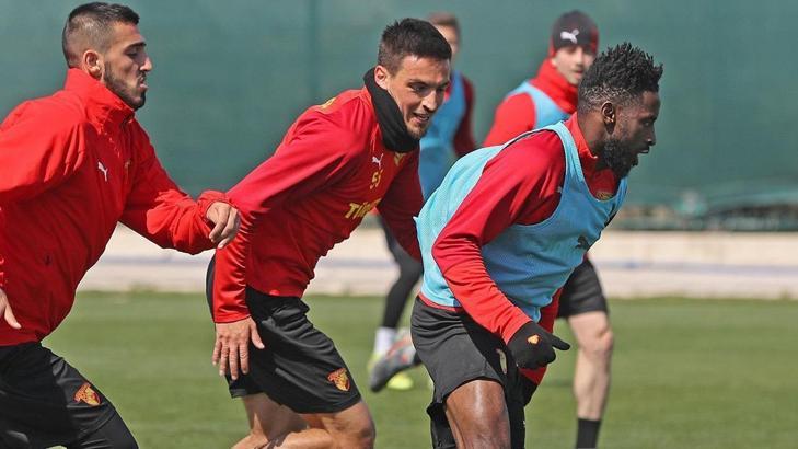 Göztepe'de teknik heyet ve futbolculara corona virüs testi yapıldı