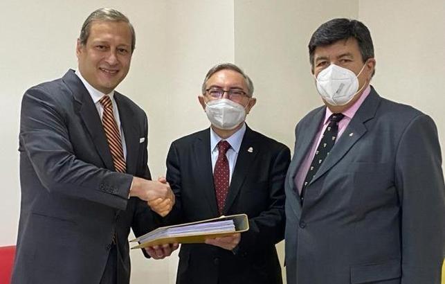 Burak Elmas yönetim listesini teslim etti