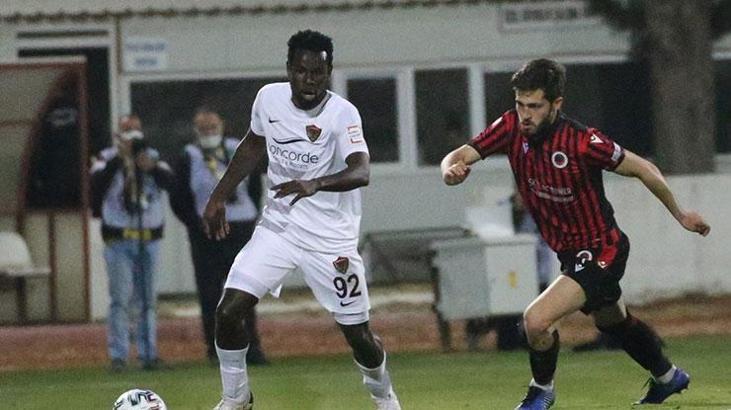 Diouf: Kim müsaitse golü o atar