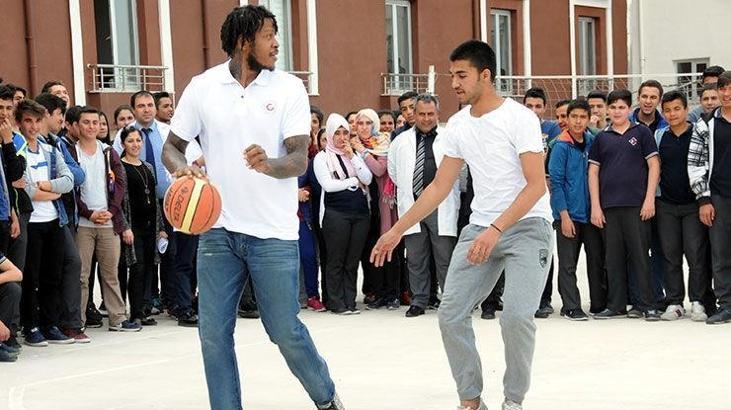 Gaziantep Basketbol takımı öğrencilerle buluştu