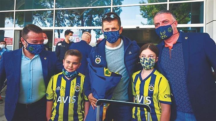 Antalya'da Fenerbahçe'ye çiçekli karşılama