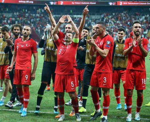 Emre Belözoğlu: Milli takımı bütün takımların üstünde görüyorum