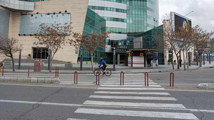 İran'da Corona virüs tedbirleri kapsamında şehirlerden çıkışlar yasaklandı
