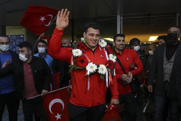 Rıza Kayaalp ve Murat Fırat, Ankara'da coşkuyla karşılandı