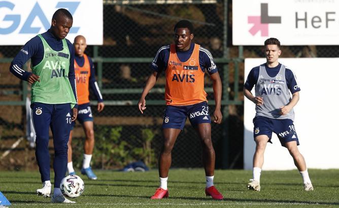 Son dakika: Fenerbahçe'de Mesut Özil ve Bright Osayi-Samuel, takımla çalıştı
