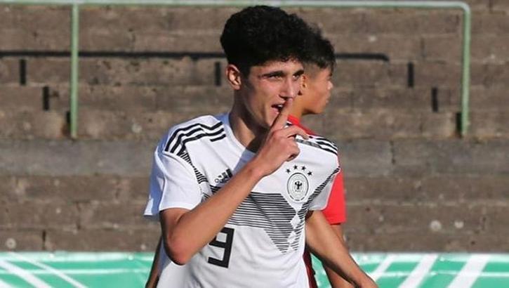 Bayer Leverkusen, Emrehan Gedikli ile sözleşme imzaladı