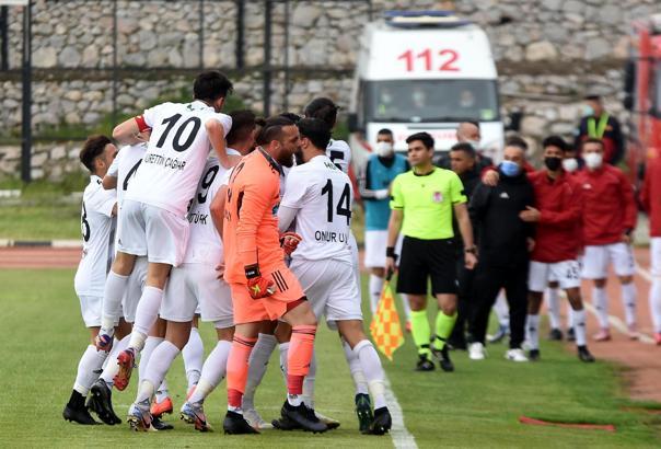 Somaspor şampiyon oldu, 2. Lig'e yükseldi