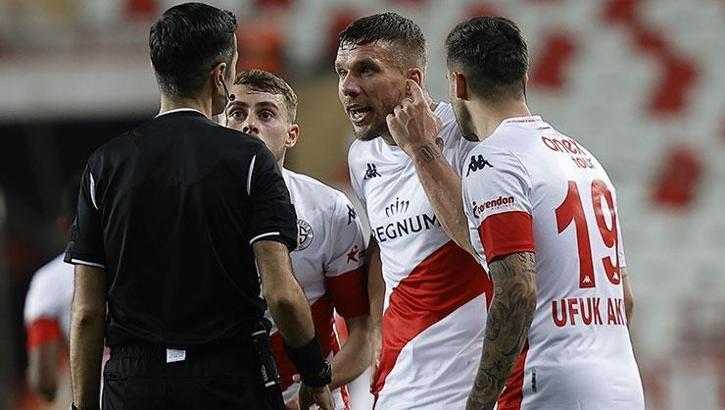 Antalyaspor, Galatasaray maçında dağıldı! 2 kırmızı kart, 2 sakatlık...