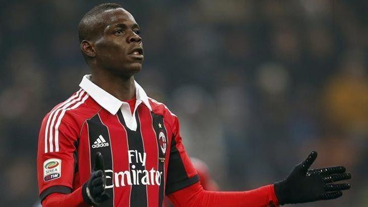 Balotelli'ye 'Muz' cezasız kalmadı