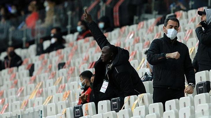 Aboubakar kenarda yerinde duramadı