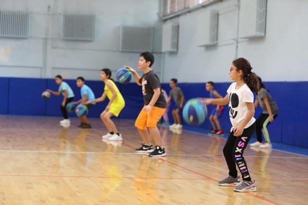 İzmit Belediyesi basketbol okullarına yoğun ilgi