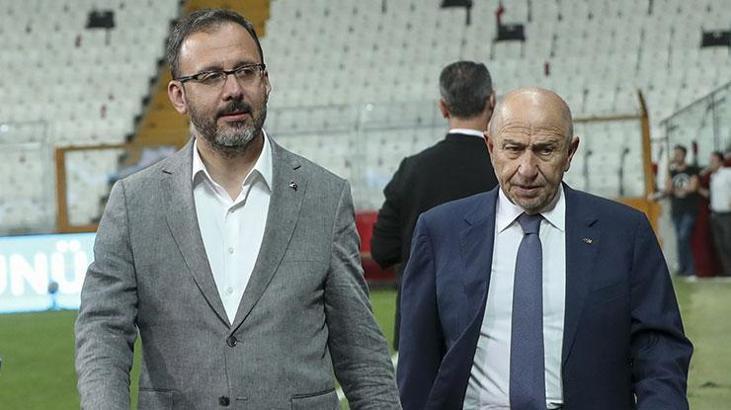 Kasapoğlu ve Özdemir idmanı seyretti