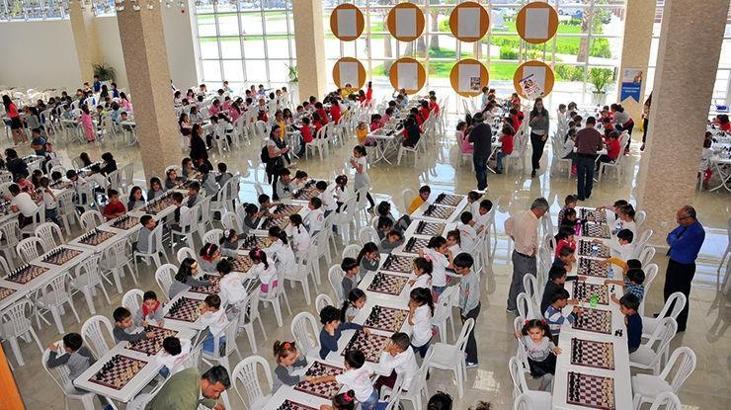 Manavgat Belediyesi'nden çocuklara satranç turnuvası