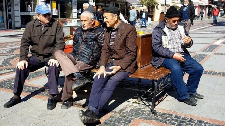 65 yaş üzeri vatandaşlara Whatsapp eğitimi verilecek