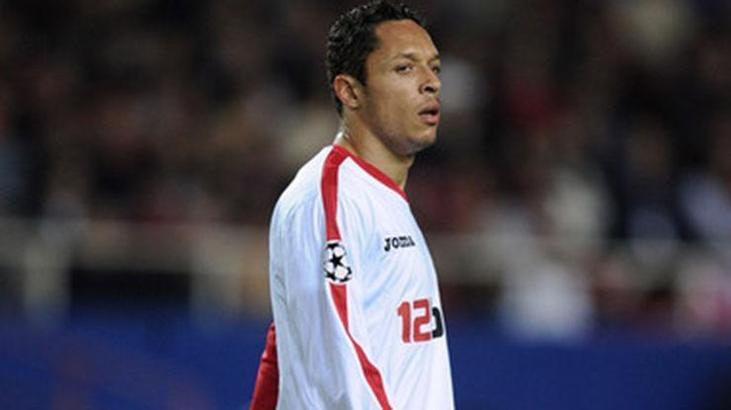 Adriano, Sevilla'nın en iyilerinden