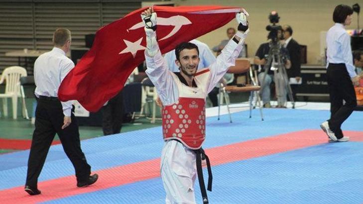 Şampiyon sporcular basınla buluştu