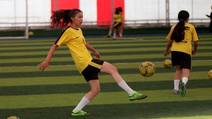Bolu'nun gözde kızları profesyonel futbolculara taş çıkartıyor
