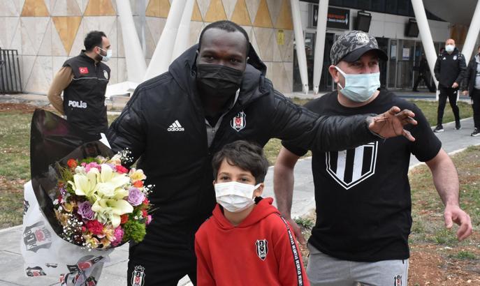 Süper Lig lideri Beşiktaş'a Sivas'ta coşkulu karşılama