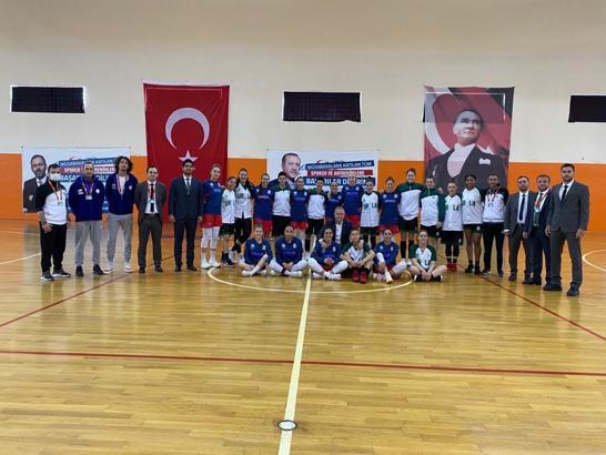 Urla Belediyespor ve Çeşme Basketbol, Play-Off'a kalmayı başardı