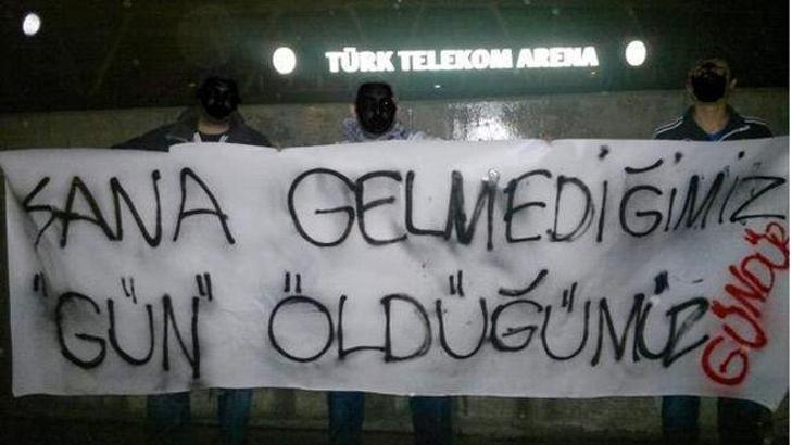 Arena'ya gece baskını!