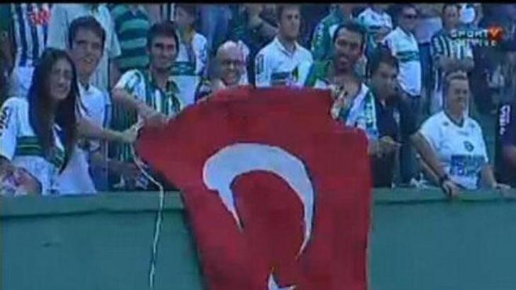Coritiba-Colon maçında Türk bayrağı