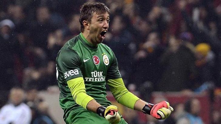 Manchester ve Barcelona Muslera'nın peşinde