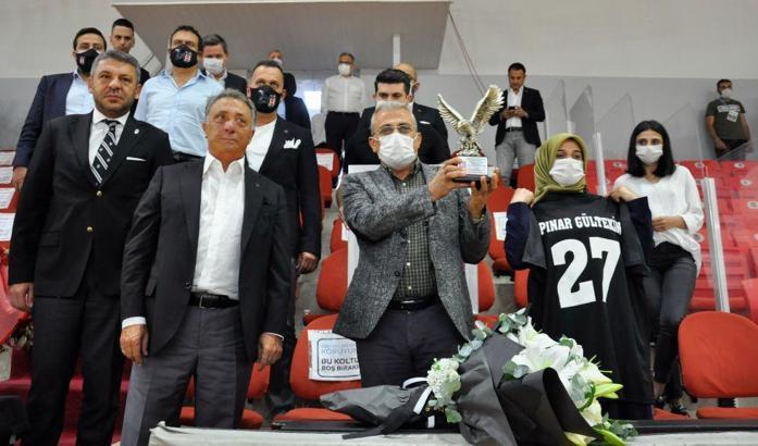Beşiktaş Başkanı Ahmet Nur Çebi, Pınar Gültekin'in ailesini ağırladı