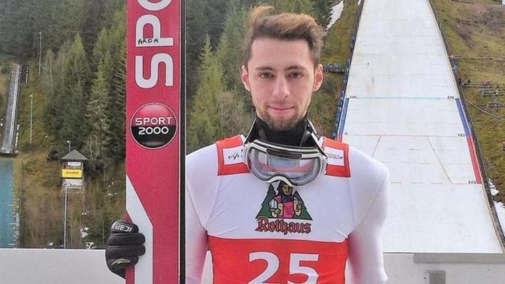Evde, sehpa ve su bidonları ile olimpiyata hazırlanıyor
