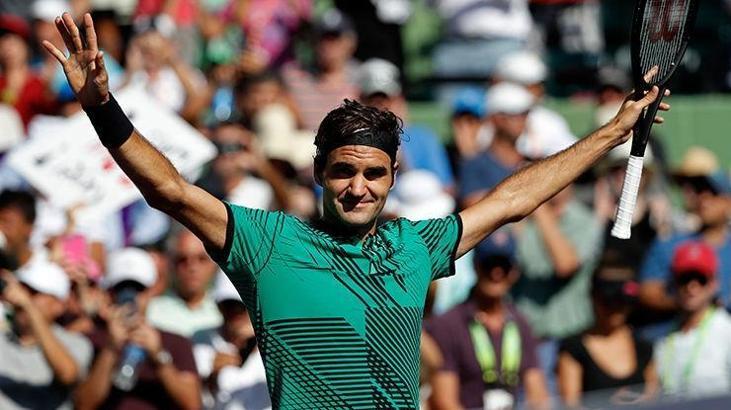 Roger Federer'in bileği bükülmüyor