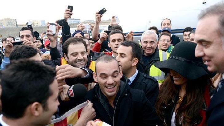 Hayal değil gerçek... Wesley Sneijder, artık İstanbul'da!