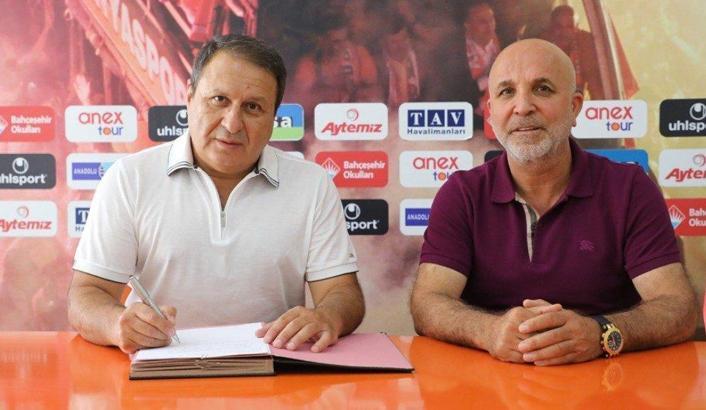 Alanyaspor sponsorluk anlaşmasını yeniledi
