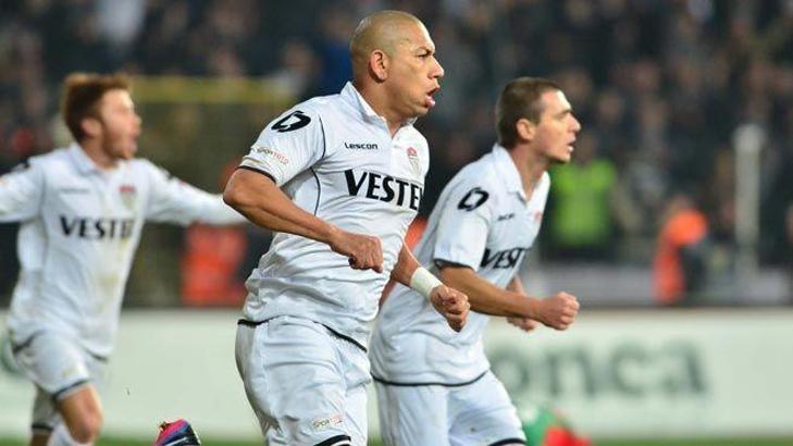 Lider Manisaspor koltuğu bırakmıyor: 1-0
