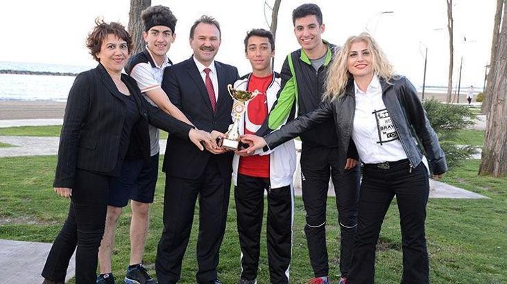 Dünya şampiyonluğu için zorlu engelleri aşmayı hedefliyorlar