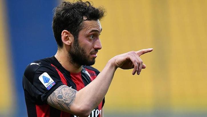 Milan'lı Hakan Çalhanoğlu PSG'nin radarında