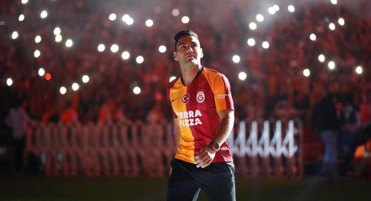Radamel Falcao: Galatasaray taraftarı ve yöneticileri kalbimi çaldı