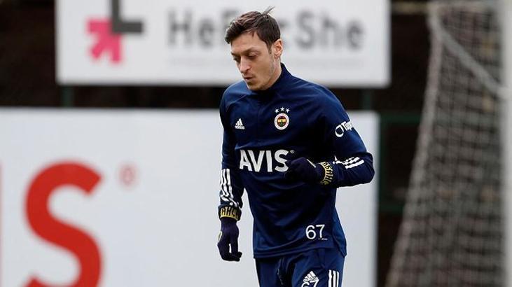 Mesut Özil formasına kavuşuyor