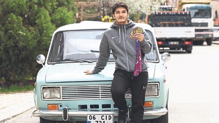 Milli sporcu Muhammed Furkan Özbek sporcu maaşıyla 'Serçe' araba aldı