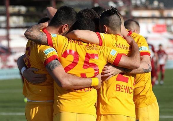 Kayserisporlu futbolculardan taraftara