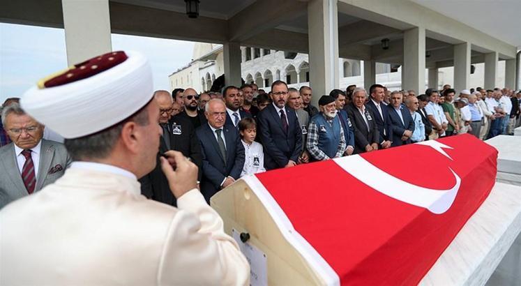 Tevfik Kış son yolculuğuna uğurlandı
