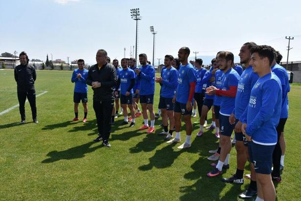 Nazilli Belediyespor, Play-Off'u garantilemek için ter dökecek