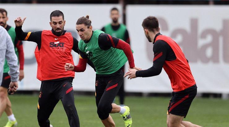 Galatasaray'da Arda Turan ve Kerem Aktürkoğlu takımla çalıştı