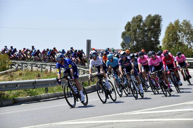 56'ncı Cumhurbaşkanlığı Türkiye Bisiklet Turu'nun 3. etabında Mark Cavendish birinci oldu