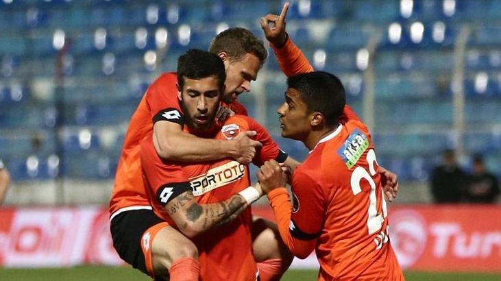 Adanaspor - Akhisar Belediyespor maç sonucu: 2-1