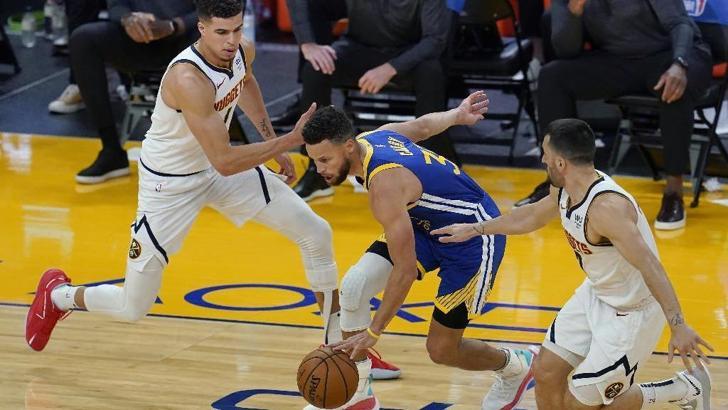 Golden State, Denver'ı Curry'nin 53 sayılık performansıyla devirdi