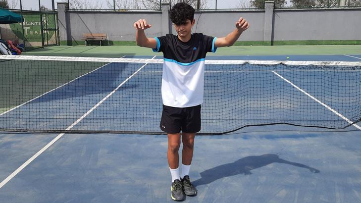 Tenis maçlarına horon oynayarak hazırlanıyor